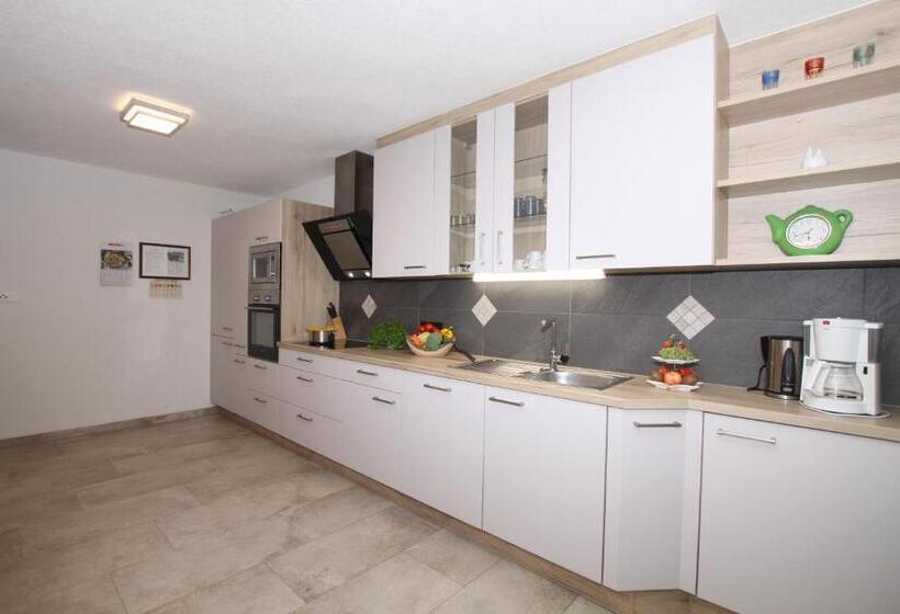 Apartament 3 Dormitoris, Landhaus Granat