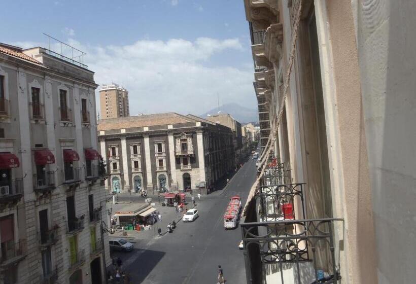 غرفة قياسية ثلاثية, Gianluca's Room