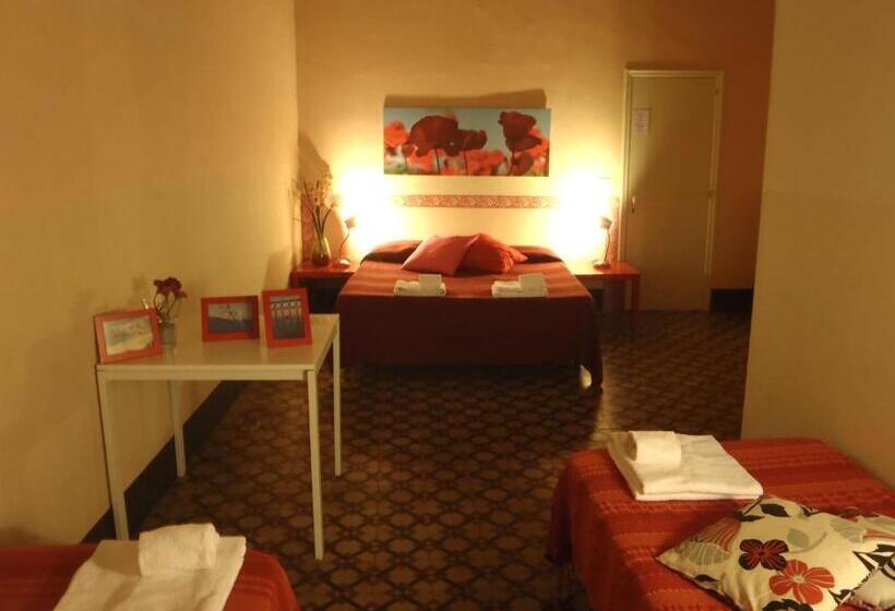 غرفة قياسية رباعية, Gianluca's Room