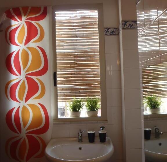 غرفة قياسية, Gianluca's Room