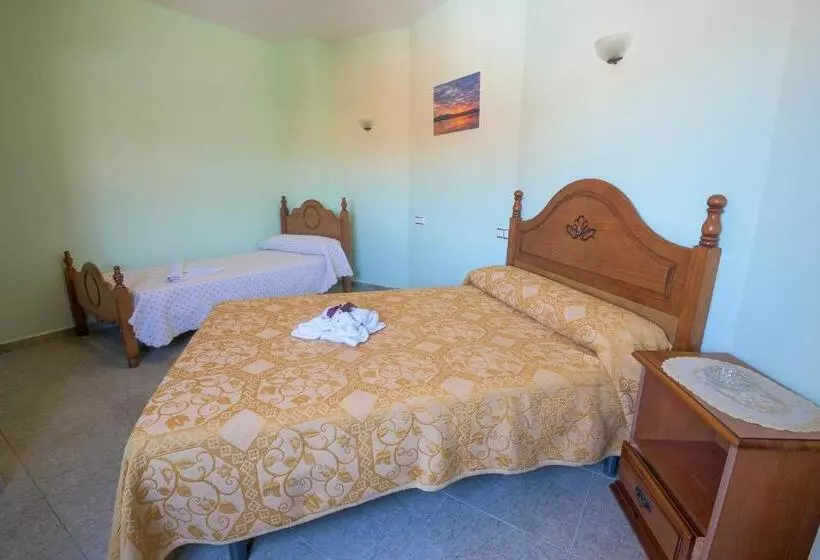 Standard Kolmen Hengen Huone, Hostal O Camouco