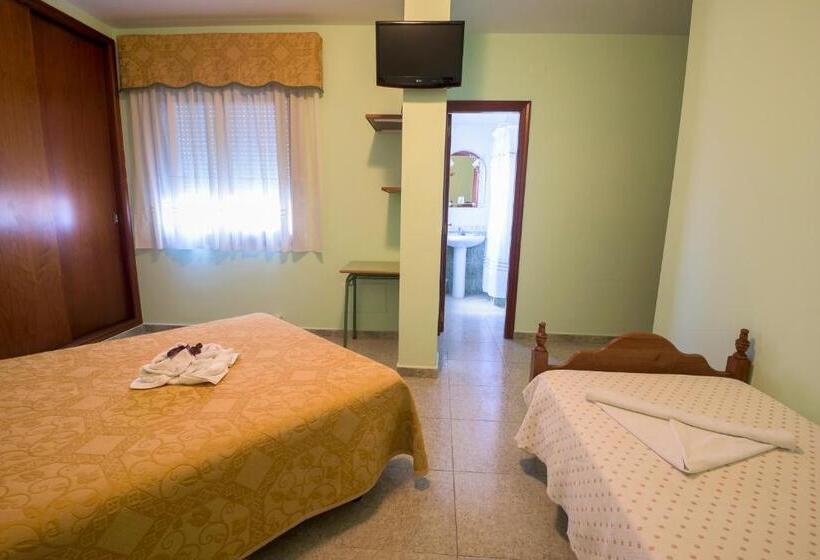 اتاق استاندارد سه نفره, Hostal O Camouco