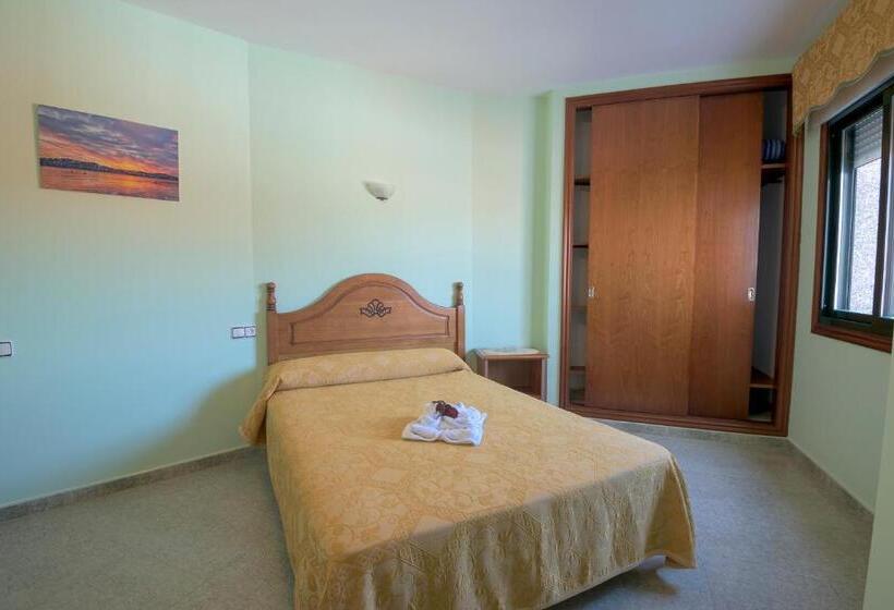 اتاق استاندارد سه نفره, Hostal O Camouco