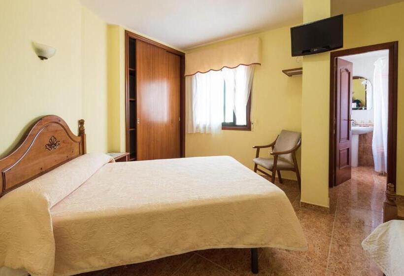 اتاق استاندارد سه نفره, Hostal O Camouco