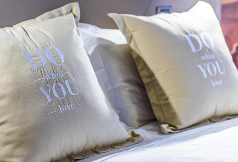 اتاق سوپریور, Admiral Art