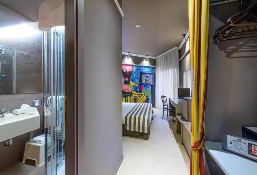 اتاق سوپریور, Admiral Art