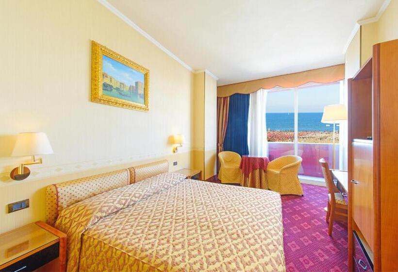 اتاق اکونومی, Admiral Art