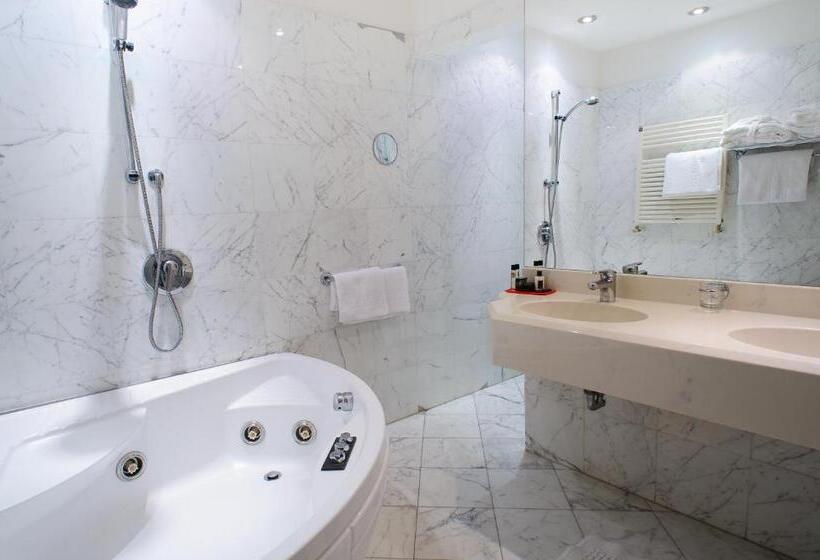 اتاق لوکس, Admiral Art