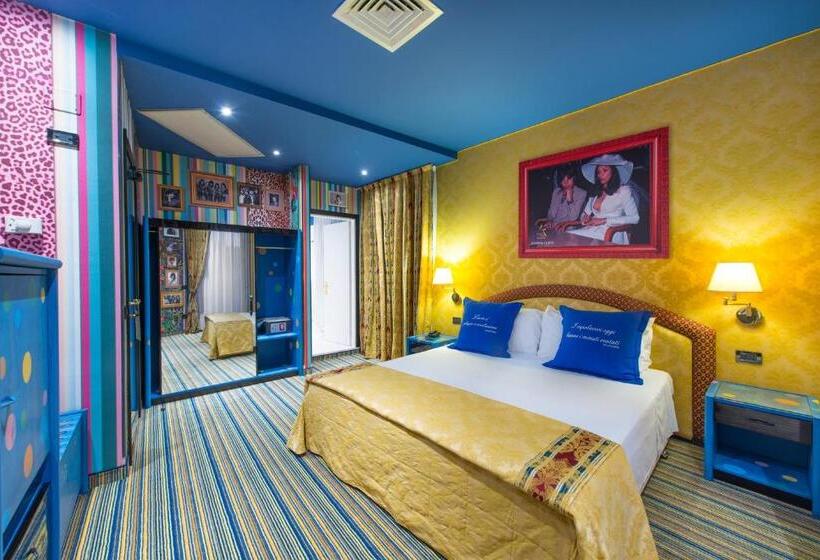 اتاق لوکس, Admiral Art