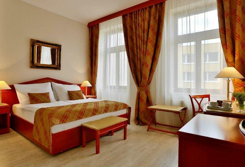 Quarto Estandar, Carlton