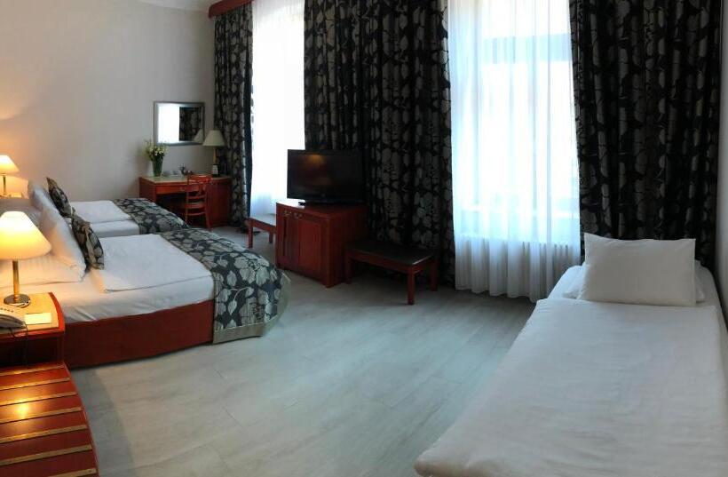 스탠다드 트리플 룸, Carlton