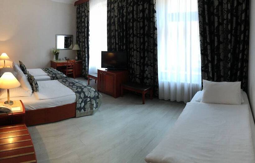 스탠다드 트리플 룸, Carlton