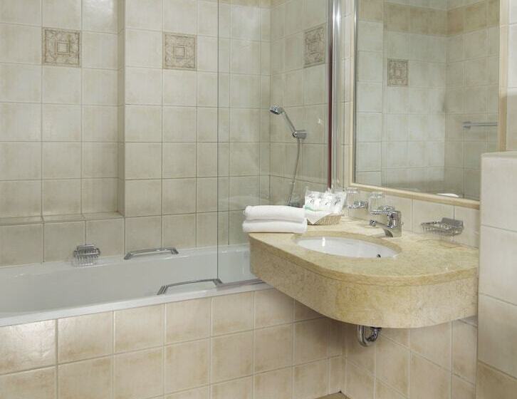 Quarto Estandar Individual, Carlton