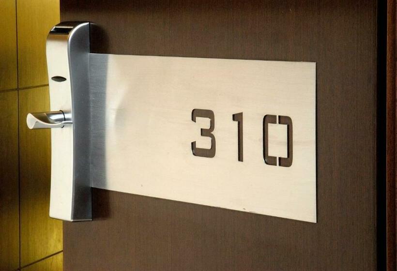 标准间, Ciutat De Girona