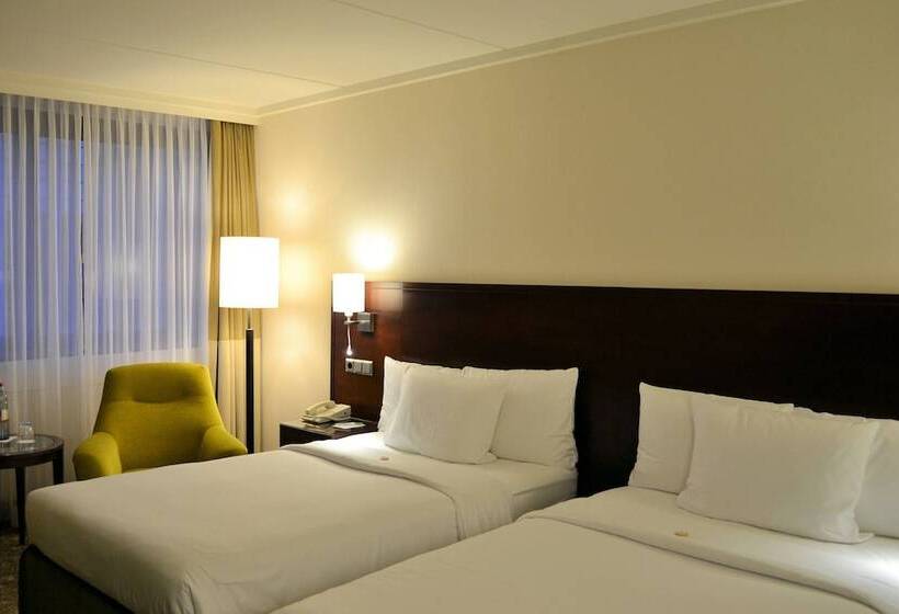 上層階スタンダードルーム, Courtyard By Marriott Düsseldorf Seestern