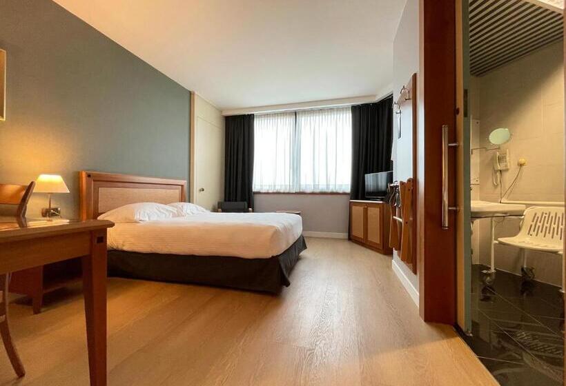 适合残疾人使用的标准间, Crowne Plaza Milan Linate, An Ihg