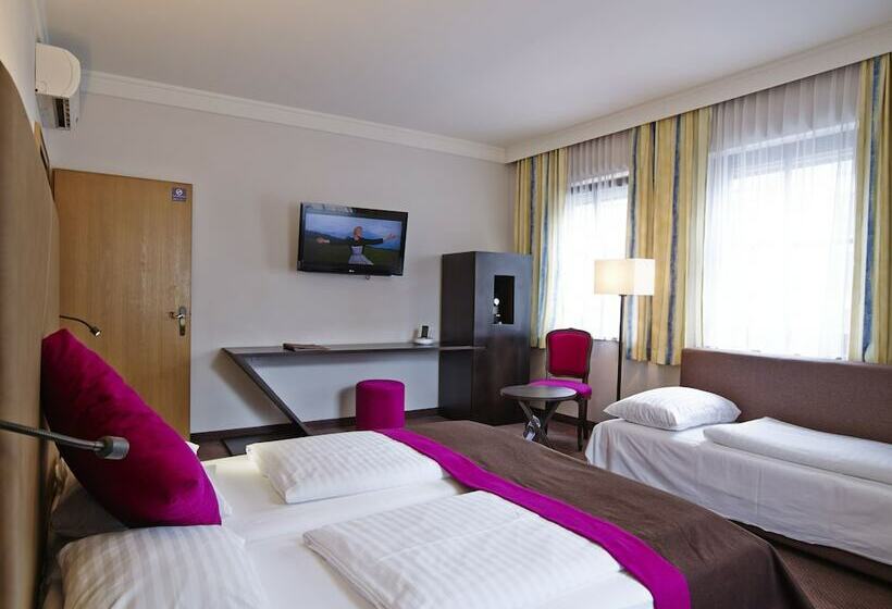 غرفة قياسية ثلاثية, Der Salzburger Hof