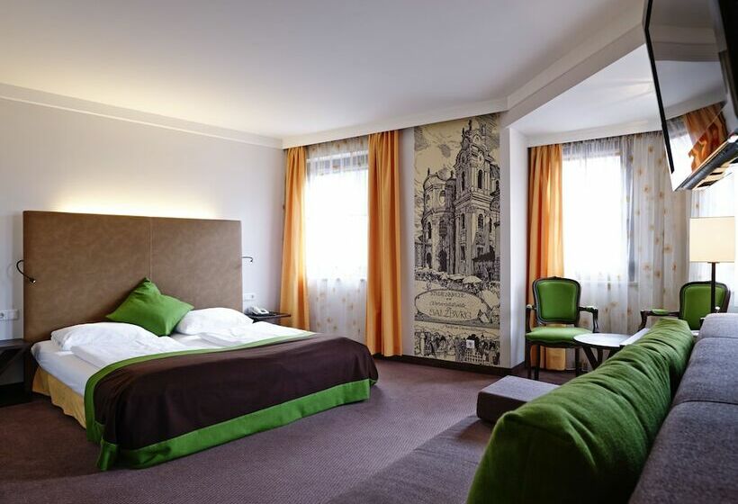 جناح جونيور, Der Salzburger Hof