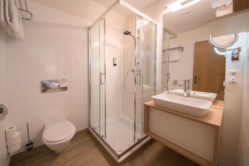 غرفة إقتصادية, Der Salzburger Hof