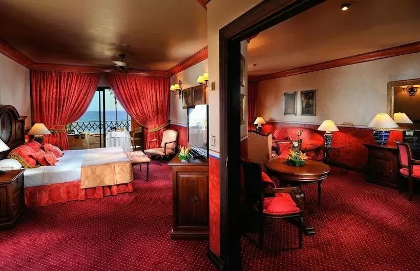 オーシャンビュースイート, Europe Villa Cortes Gl