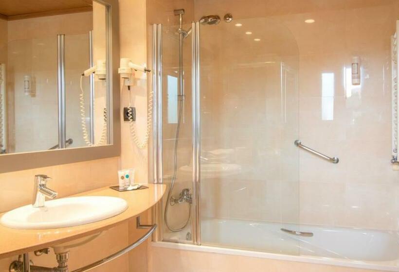 스탠다드 트리플 룸 풀장 전망, Golden Bahia De Tossa & Spa 4 Sup