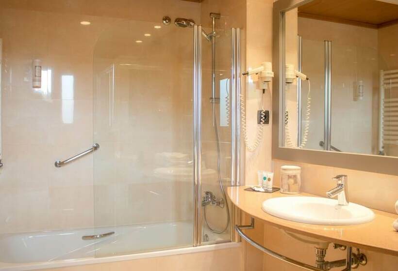 스탠다드 트리플 룸 풀장 전망, Golden Bahia De Tossa & Spa 4 Sup