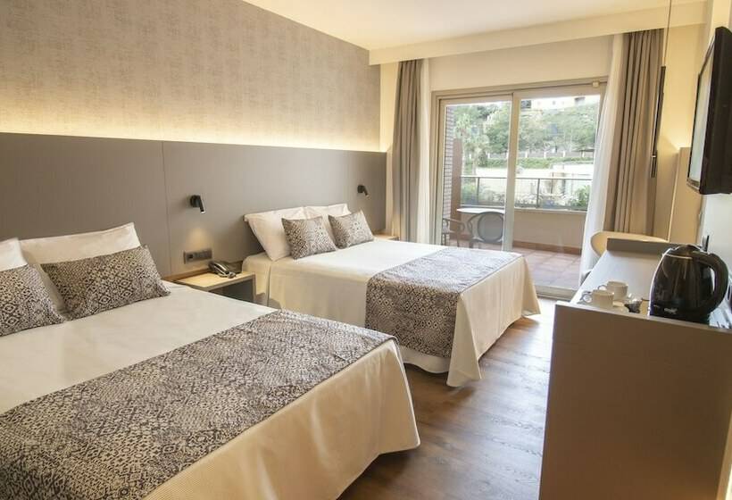 스탠다드 쿼드러플룸, 수영장 전망, Golden Bahia De Tossa & Spa 4 Sup