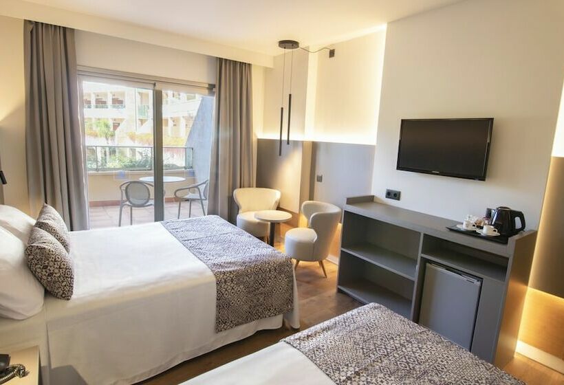 스탠다드 쿼드러플룸, 수영장 전망, Golden Bahia De Tossa & Spa 4 Sup