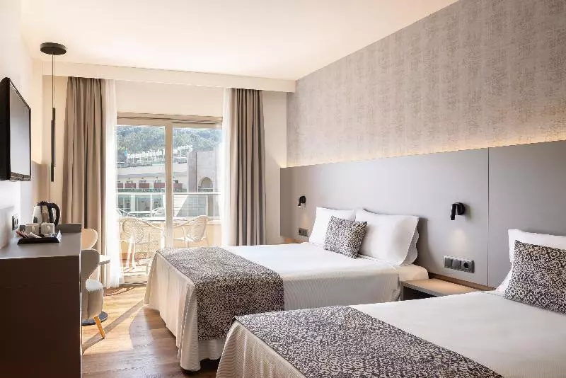اتاق استاندارد با چشم‌انداز استخر, Golden Bahia De Tossa & Spa 4 Sup