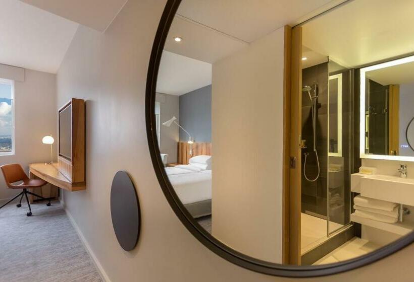 Номер Deluxe с Видом, Hyatt Regency Paris Etoile