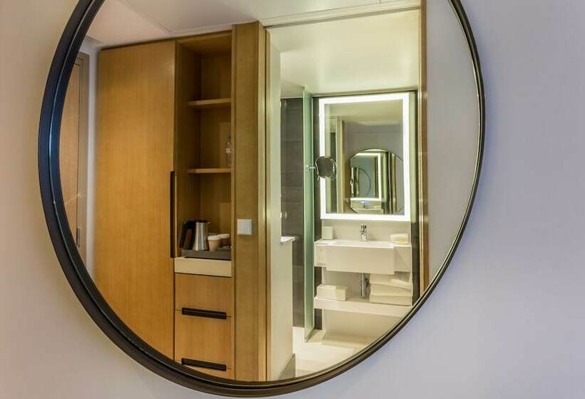 Номер Клуб, Hyatt Regency Paris Etoile