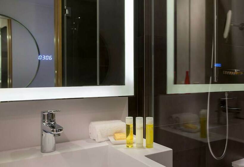 Номер Deluxe с Видом, Hyatt Regency Paris Etoile