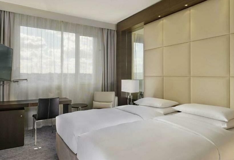 Номер Стандарт, Hyatt Regency Paris Etoile