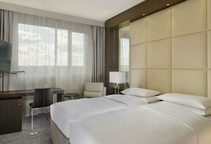 Номер Стандарт, Hyatt Regency Paris Etoile