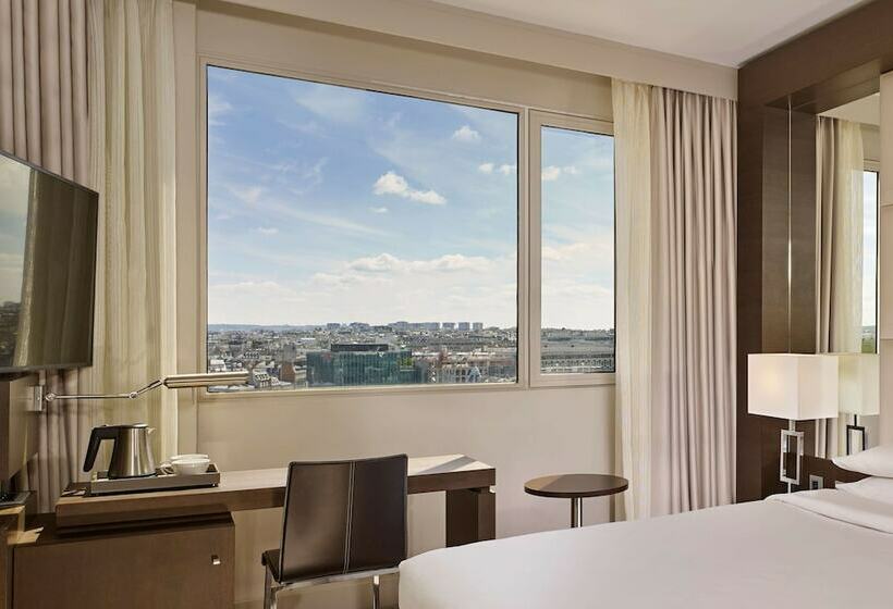Номер Стандарт, Hyatt Regency Paris Etoile