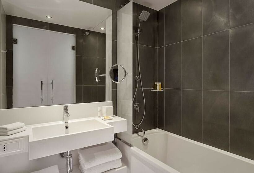 اتاق استاندارد با چشم‌انداز, Hyatt Regency Paris Etoile