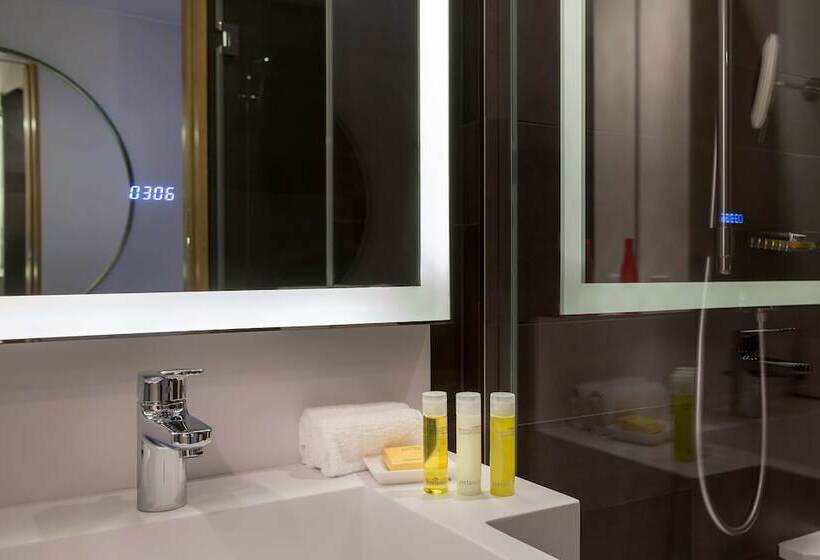 اتاق لوکس با چشم‌انداز, Hyatt Regency Paris Etoile