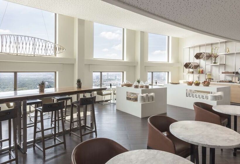 Президентский Люкс, Hyatt Regency Paris Etoile