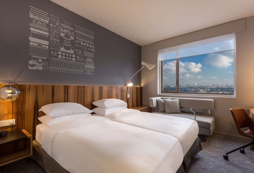 Семейный Номер, Hyatt Regency Paris Etoile