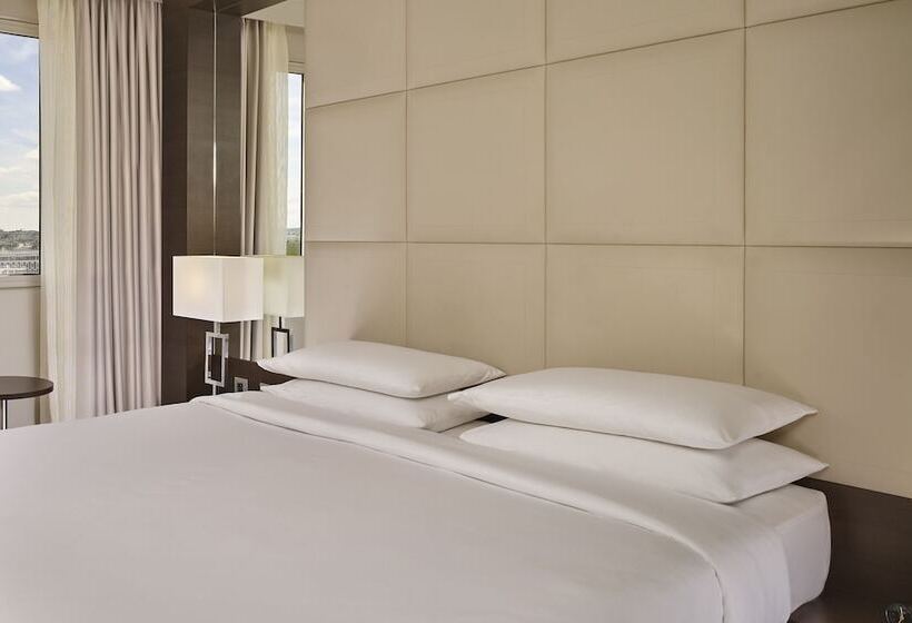 Семейный Номер, Hyatt Regency Paris Etoile