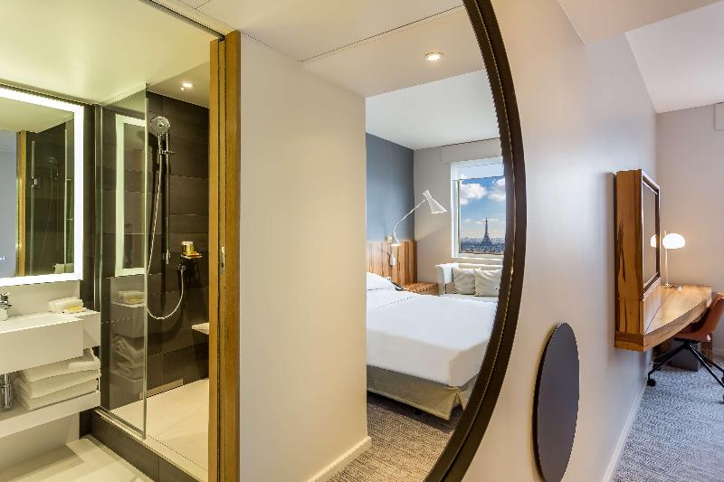 Номер Клуб, Hyatt Regency Paris Etoile