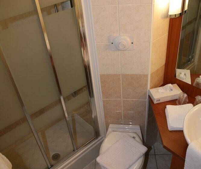 ダブルベッドスタンダードルーム, Kyriad Chateauroux