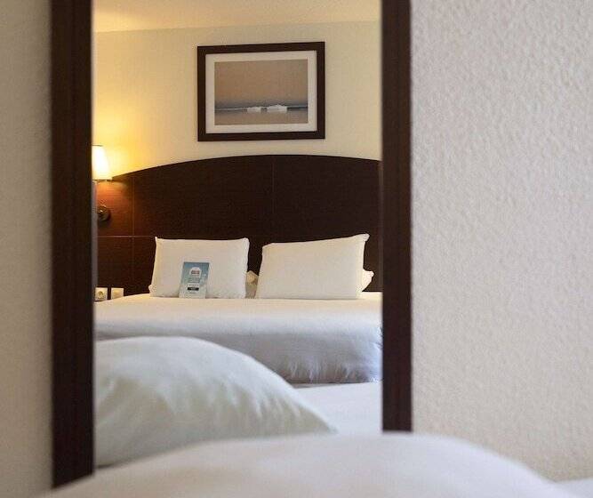 ダブルベッドスタンダードルーム, Kyriad Chateauroux