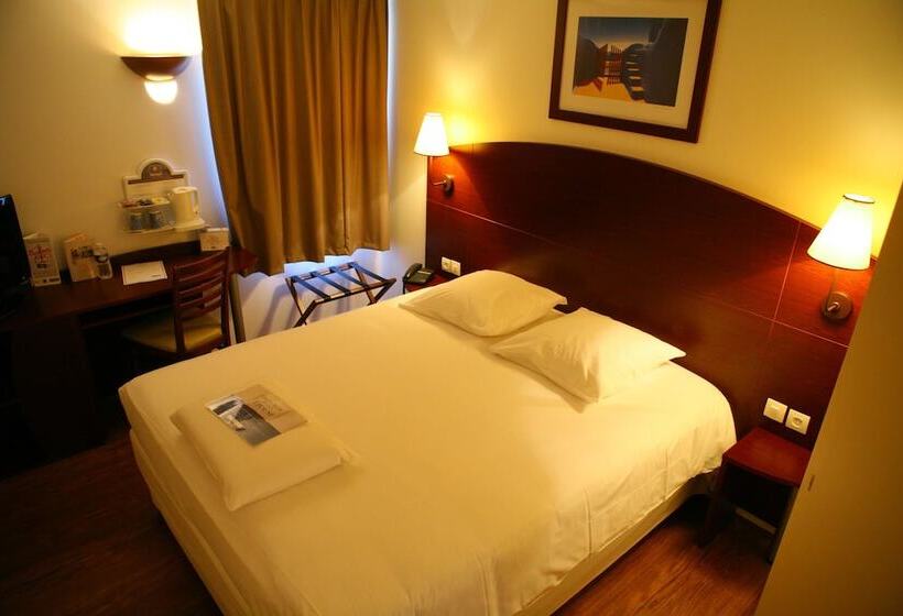 ダブルベッドスタンダードルーム, Kyriad Chateauroux