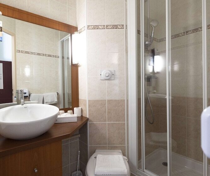 Номер Стандарт, Kyriad Chateauroux