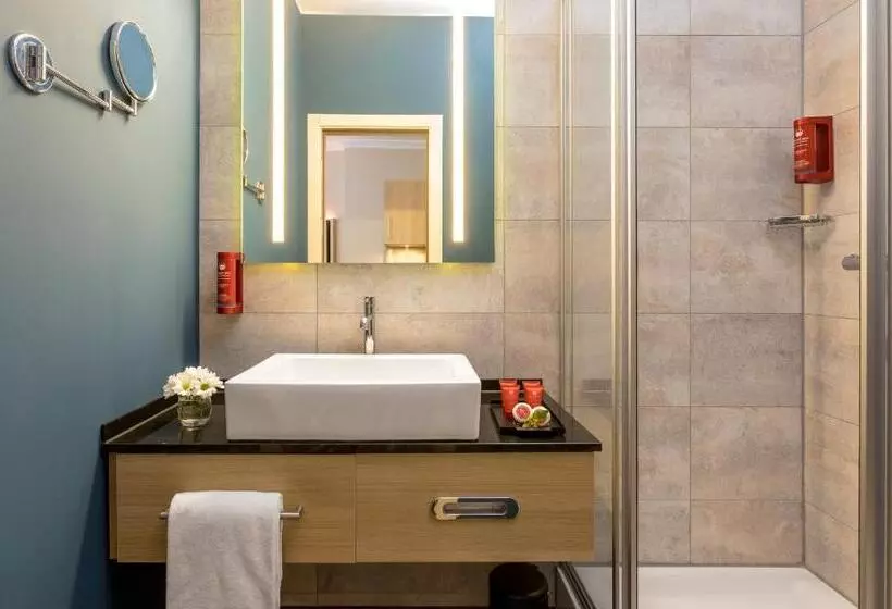 コンフォートルーム, Leonardo Hotel Budapest