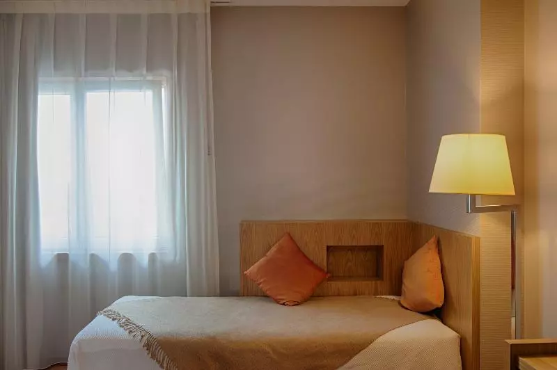 اتاق استاندارد سه نفره, Oslo