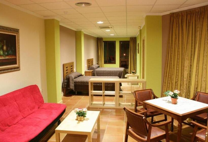 חדר סטנדרט לשלושה, Restaurante Baños