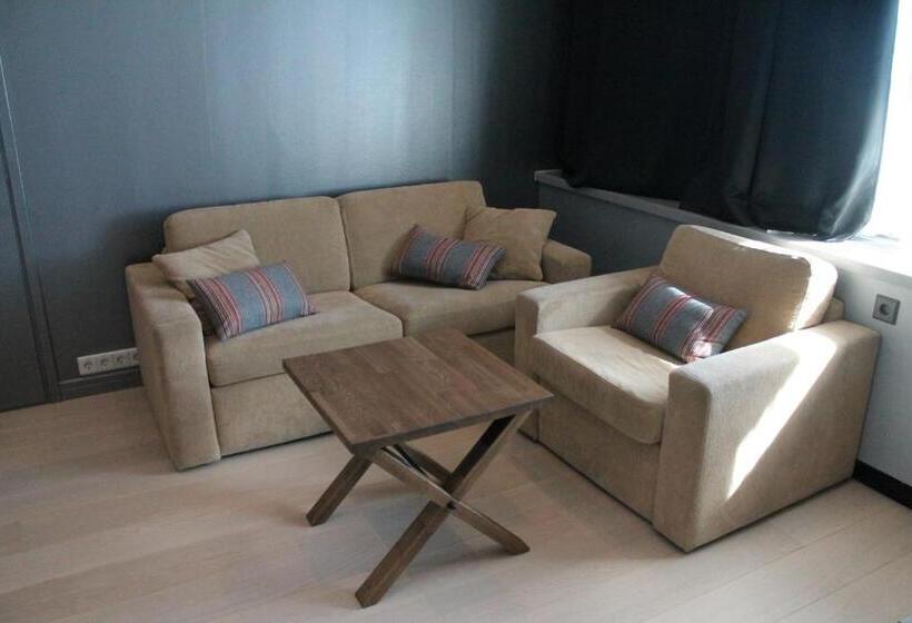 جناح جونيور, Santa S Hotel Santa Claus