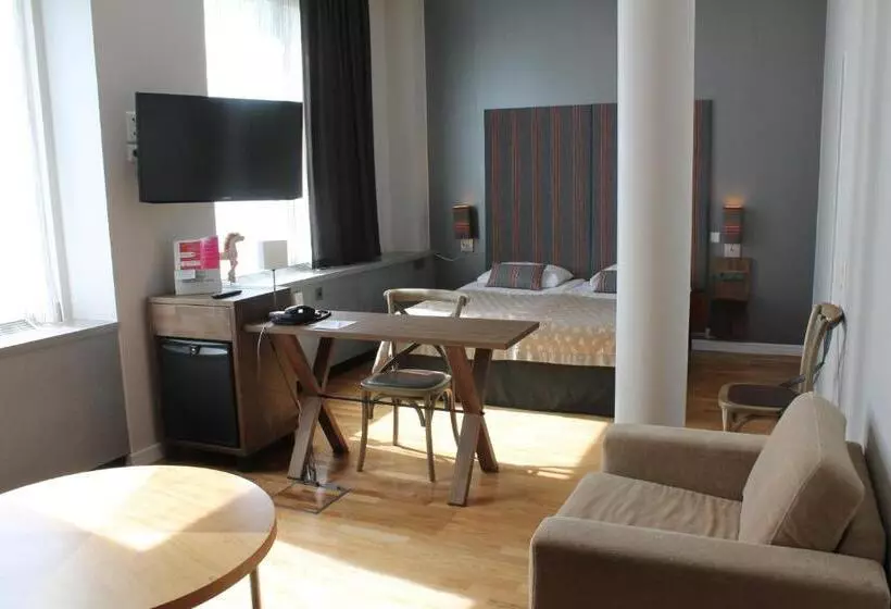 سوییت جونیور, Santa S Hotel Santa Claus